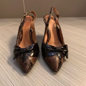 Sofft python heels with bow